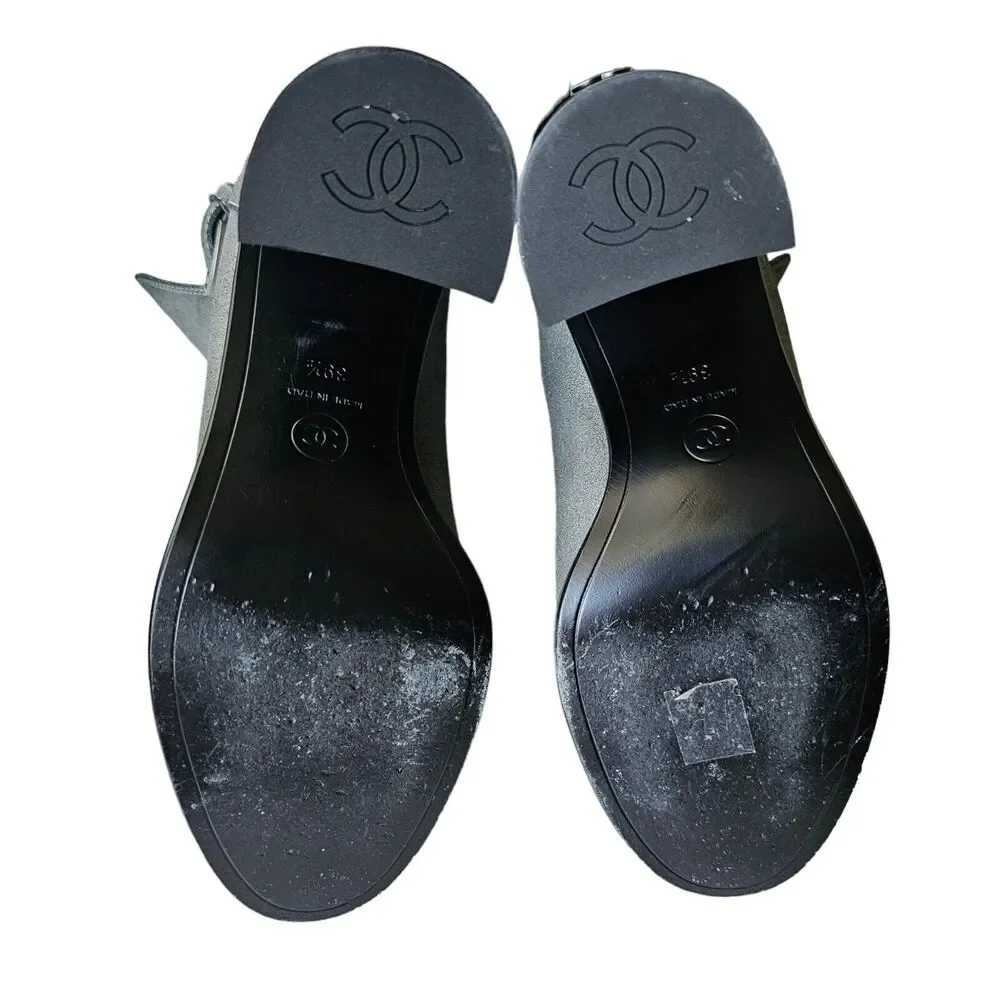 Chanel 22B CC Cap Toe Short Boot Size 39.5 8.5 9 Gray Suede Patent Black Leather